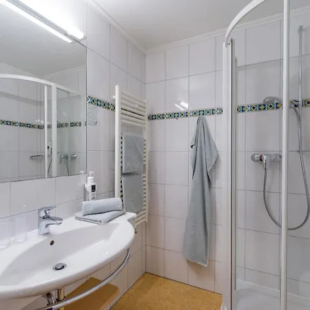Classic By Crystal Hotel