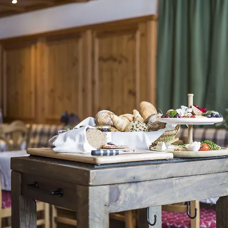 アクティフホテル クリスタル ホテル 4*